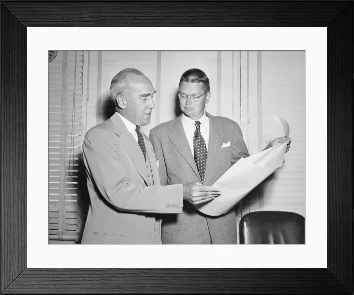 Framed Print : Carlton Skinner Receiving Certificate