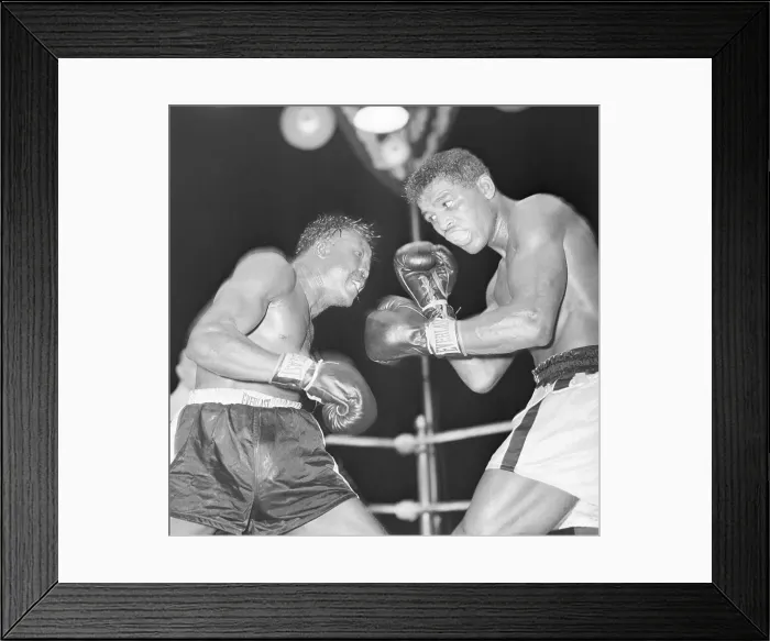 Framed Print : Sugar Ray Robinson Fighting Kid Galivan for Championship Framed Print : Sugar Ray Robinson Fighting Kid Galivan for Championship