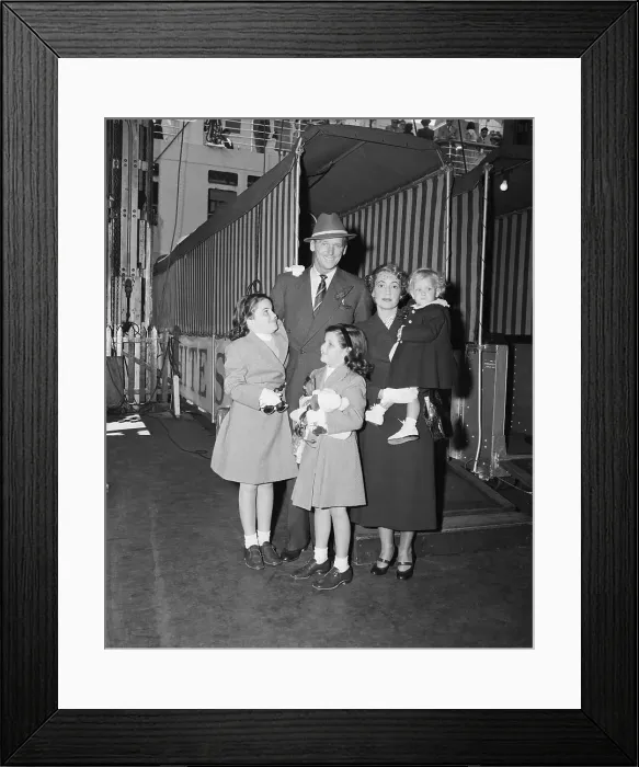 Framed Print : Douglas Fairbanks, Jr. with His Wife Mary Lee and Daughters