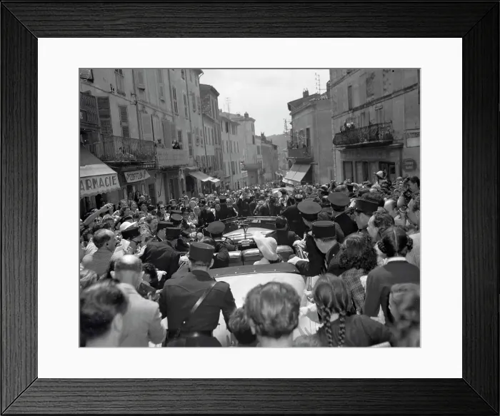 Framed Print : Rita Hayworth Riding Through Streets with Ali Kahn Framed Print : Rita Hayworth Riding Through Streets with Ali Kahn