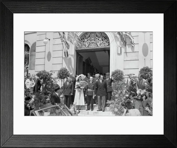 Framed Print : Rita Hayworth and Ali Khan Getting Married Framed Print : Rita Hayworth and Ali Khan Getting Married