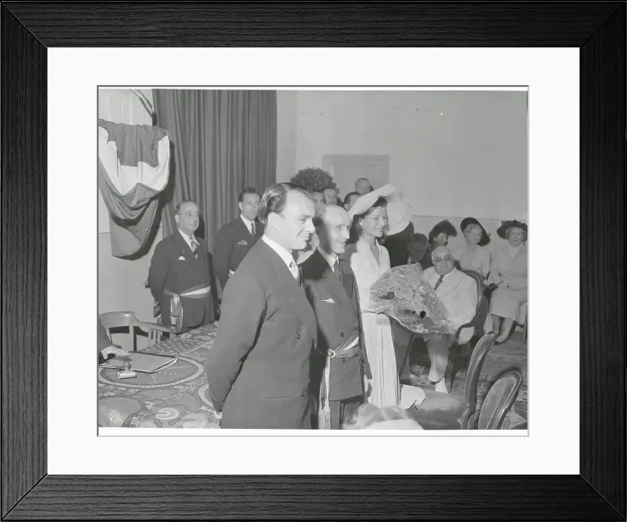 Framed Print : Rita Hayworth and Aly Khan Posing with Mayor Framed Print : Rita Hayworth and Aly Khan Posing with Mayor