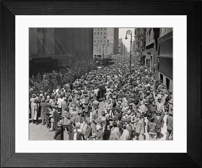 Framed Print : Garment Workers Pay Tribute To William Lurye Framed Print : Garment Workers Pay Tribute To William Lurye