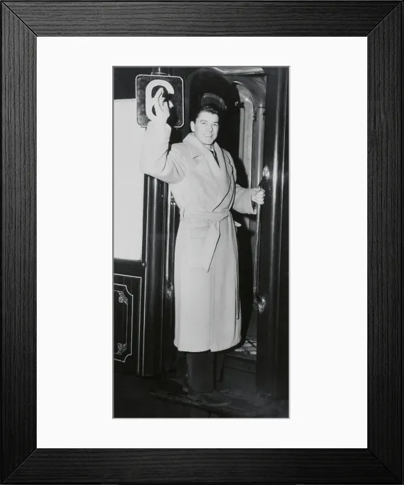 Framed Print : Ronald Reagan Waving Goodbye Framed Print : Ronald Reagan Waving Goodbye
