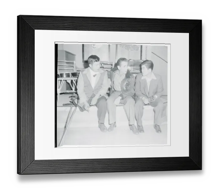 Framed Print : Humphrey Bogart Chatting with Two GIs Framed Print : Humphrey Bogart Chatting with Two GIs