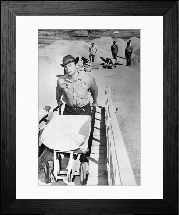 Framed Print : Robert Mitchum Serving 60 Day Sentence for Marijuana 1949