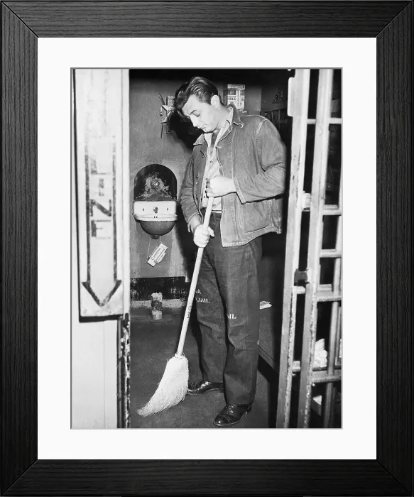 Framed Print : Robert Mitchum Sweeping Jail Cell Framed Print : Robert Mitchum Sweeping Jail Cell