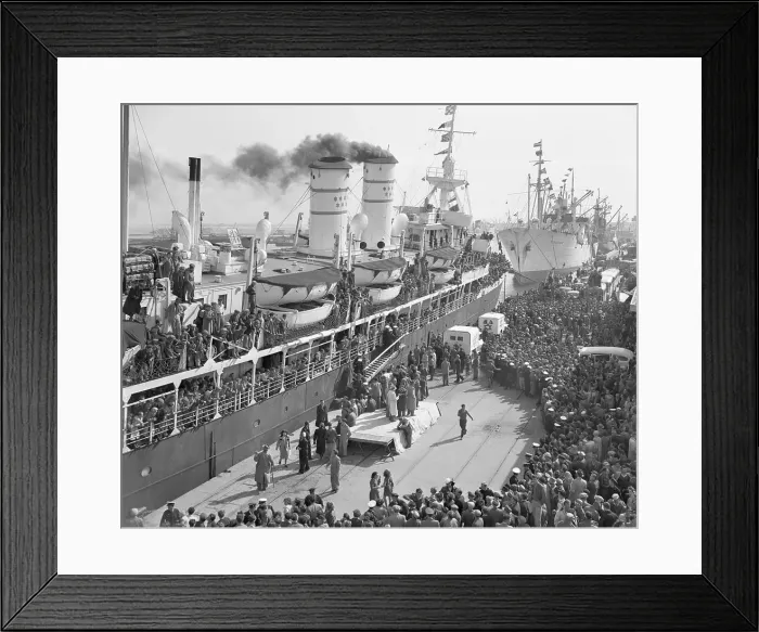 Framed Print : Crowds Welcoming Refugees Home Framed Print : Crowds Welcoming Refugees Home