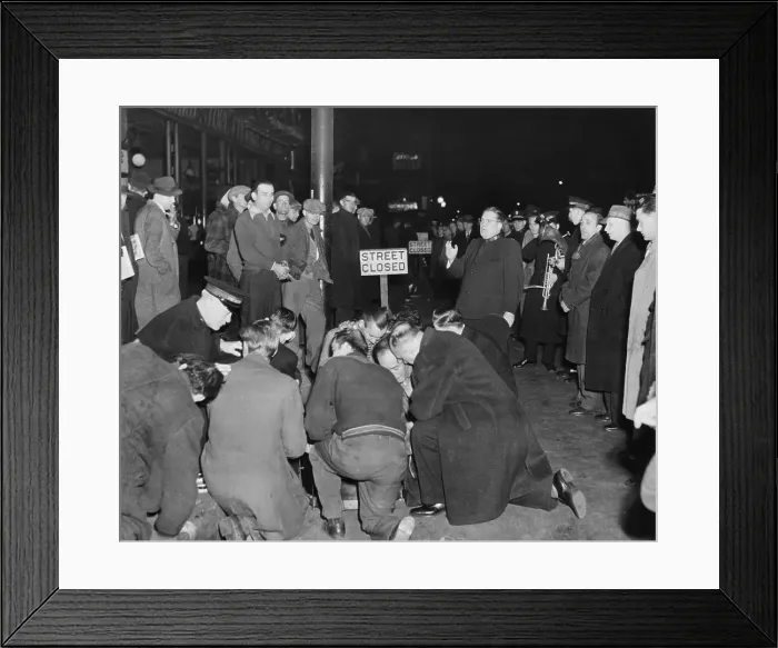 Framed Print : Alcoholics Kneeling to Pray with Salvation Army Official Framed Print : Alcoholics Kneeling to Pray with Salvation Army Official