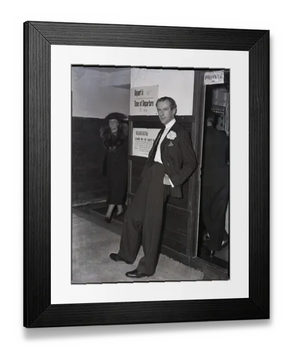 Framed Print : Full Length Picture Of Cecil Beaton Framed Print : Full Length Picture Of Cecil Beaton