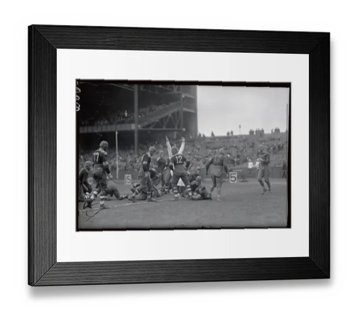 Framed Print : Red Grange in Action Framed Print : Red Grange in Action