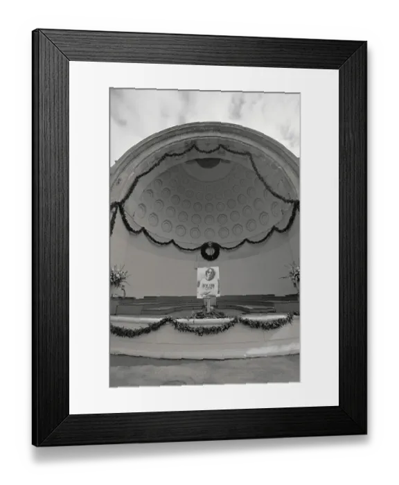 Framed Print : Tribute to John Lennon Framed Print : Tribute to John Lennon