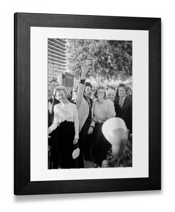 Framed Print : Paul and Linda McCartney Arriving at Oscars