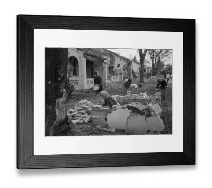 Framed Print : Refugees Building a Shelter after Attacks Framed Print : Refugees Building a Shelter after Attacks