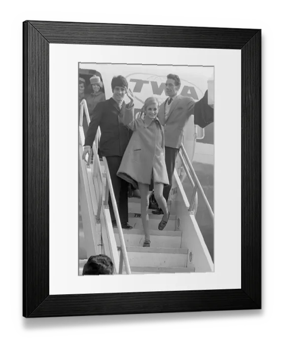 Framed Print : Twiggy Arrives at Airport