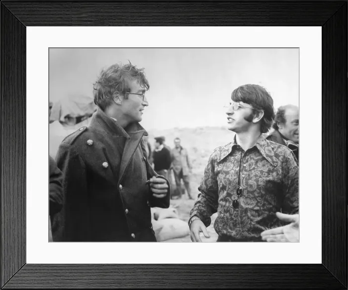 Framed Print : John Lennon Chatting with Ringo Starr Framed Print : John Lennon Chatting with Ringo Starr