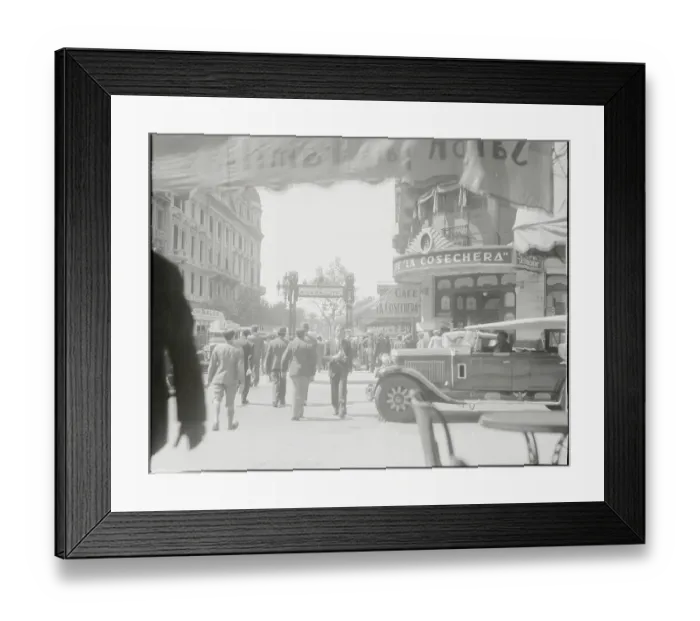 Framed Print : View of the Avenida De May in Buenos Aires Framed Print : View of the Avenida De May in Buenos Aires