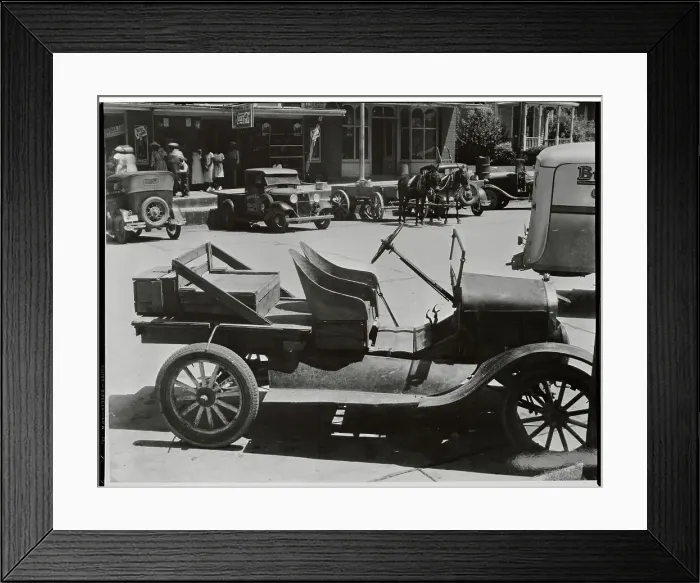 Framed Print : Motor Vehicle on Main Street