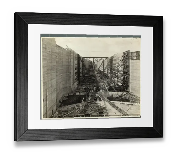 Framed Print : Looking South Through full length of Gatun Locks in Panama Framed Print : Looking South Through full length of Gatun Locks in Panama