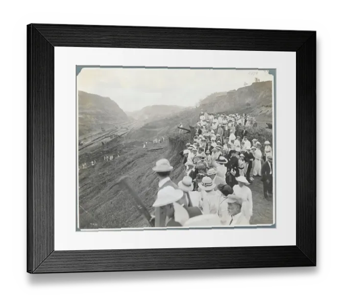 Framed Print : Sightseers on Panamanian Hillside Framed Print : Sightseers on Panamanian Hillside