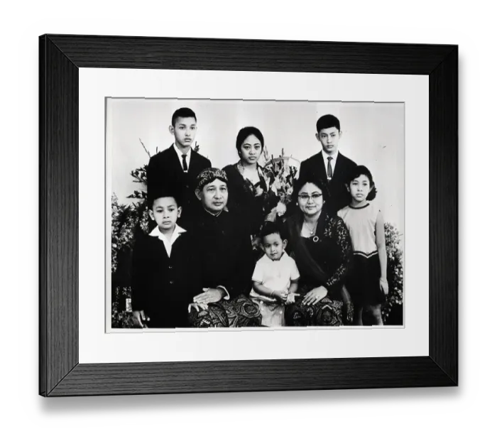 Framed Print : Suharto Family Portrait Framed Print : Suharto Family Portrait