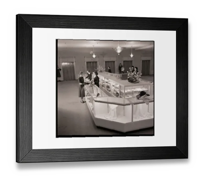 Framed Print : Shoppers At Bonwit Teller Linen Counter