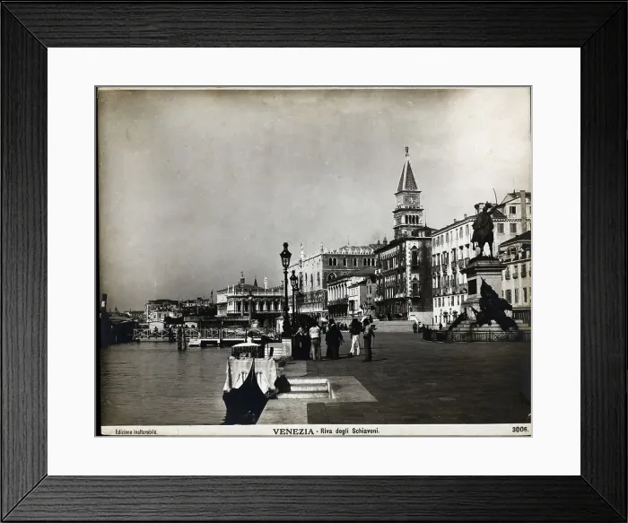 Framed Print : Promenade in Venice on the Harbor Framed Print : Promenade in Venice on the Harbor