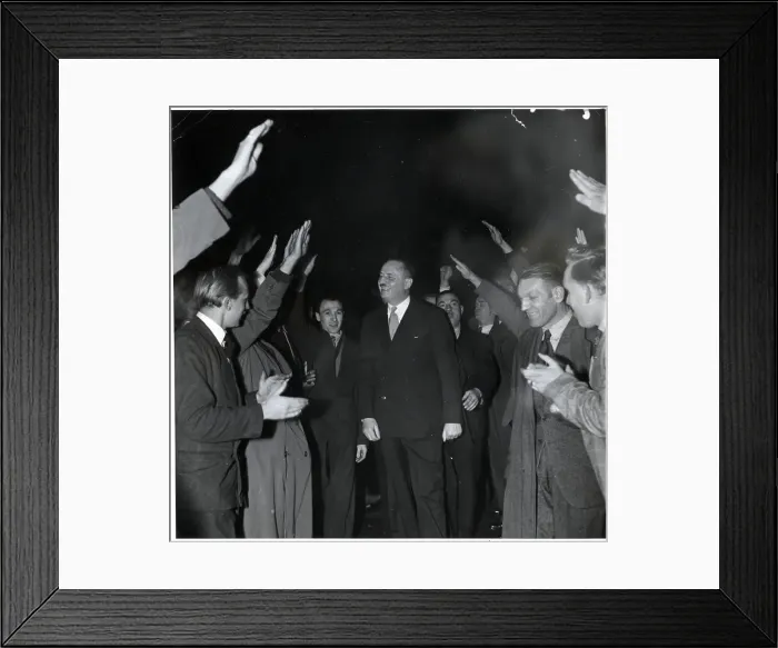 Framed Print : Sir Oswald Mosley Arrives At Tyssen Arms Framed Print : Sir Oswald Mosley Arrives At Tyssen Arms