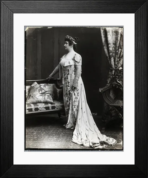 Framed Print : Emma Eames Poses In Costume As Desdemona