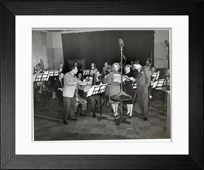 Framed Print : Paula And Dorothy Stone Singing Together Framed Print : Paula And Dorothy Stone Singing Together