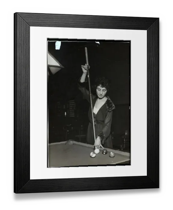 Framed Print : Woman Pool Player Shooting Verticle Shot Framed Print : Woman Pool Player Shooting Verticle Shot