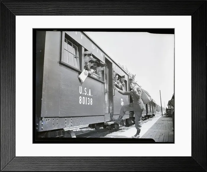 Framed Print : Soldiers Boards Train To Leave Army Framed Print : Soldiers Boards Train To Leave Army