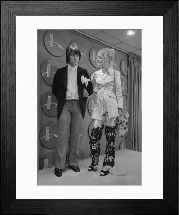 Framed Print : Twiggy and Manager Justin de Villeneuve Framed Print : Twiggy and Manager Justin de Villeneuve