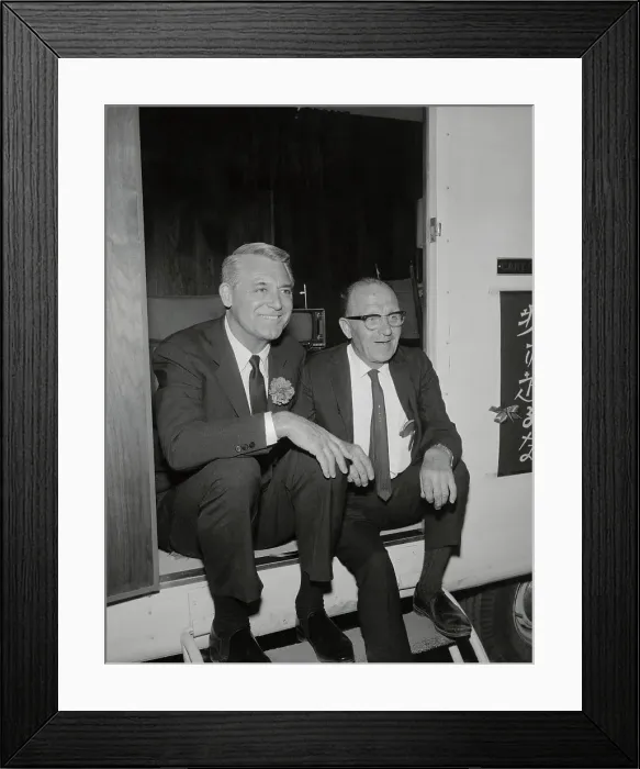 Framed Print : Cary Grant Sitting with Leslie Brooks Framed Print : Cary Grant Sitting with Leslie Brooks