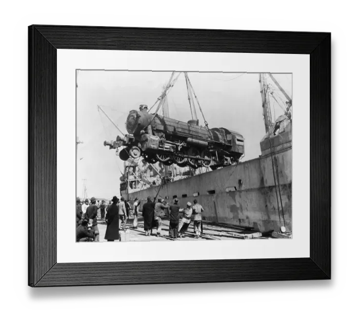 Framed Print : Unloading Locomotive from Cargo Ship in Shanghai Framed Print : Unloading Locomotive from Cargo Ship in Shanghai
