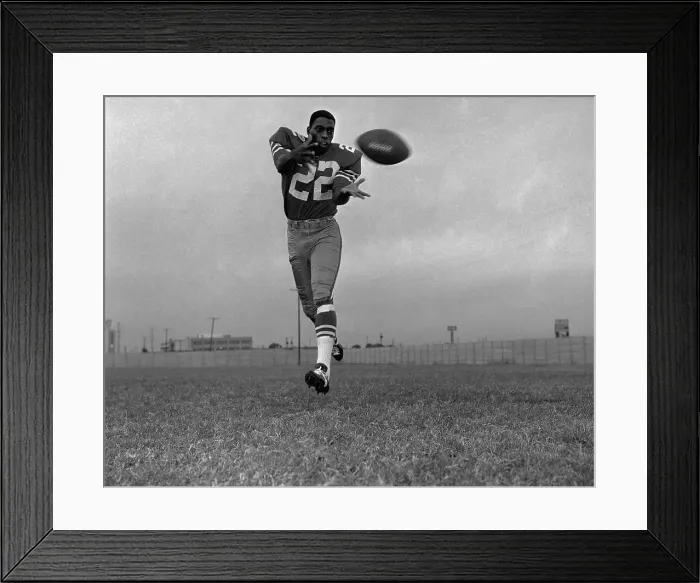 Framed Print : Bob Hayes of the Dallas Cowboys Making a Catch Framed Print : Bob Hayes of the Dallas Cowboys Making a Catch