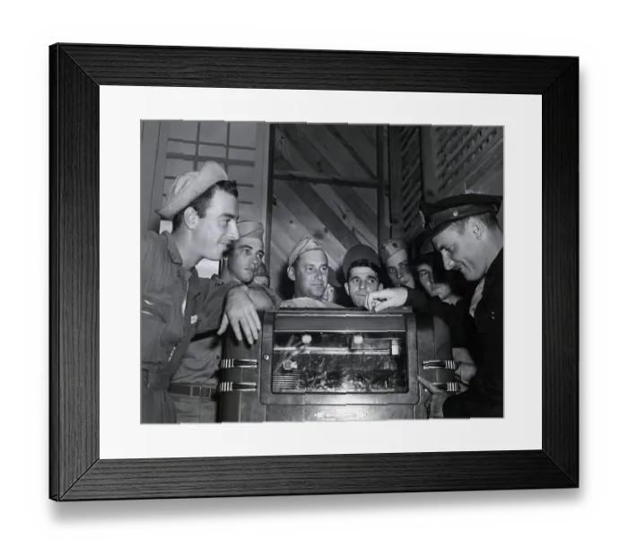 Framed Print : Man Puts Quarter In Jukebox / Gis Around