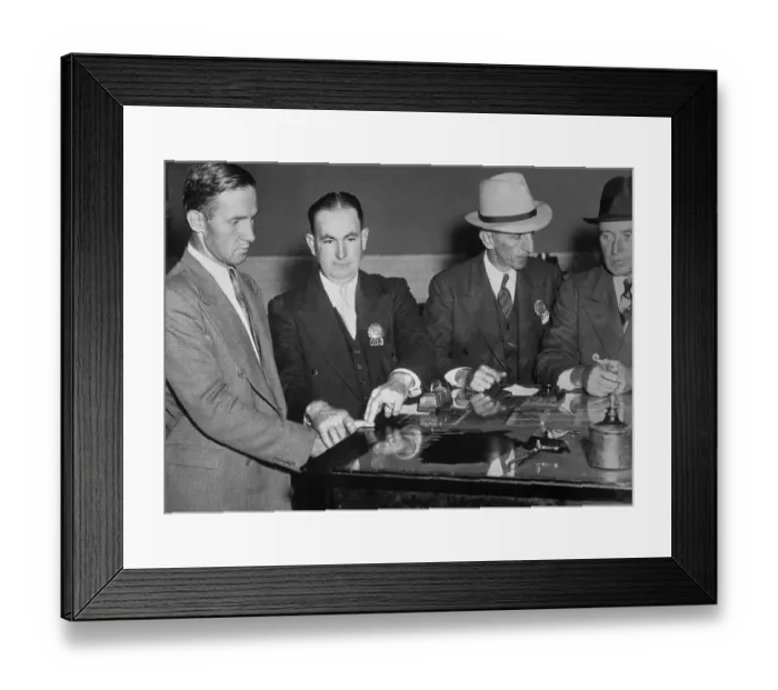 Framed Print : Bruno Hauptmann Being Arrested