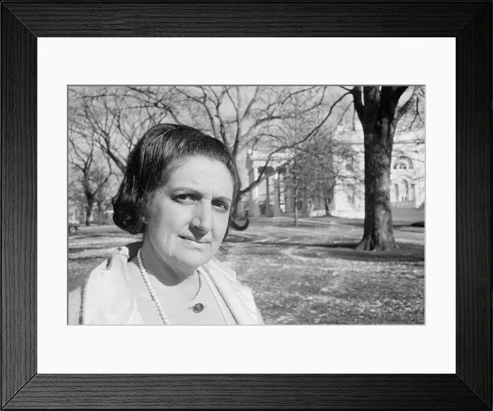 Framed Print : Head Shot Portrait of Helen Thomas Framed Print : Head Shot Portrait of Helen Thomas
