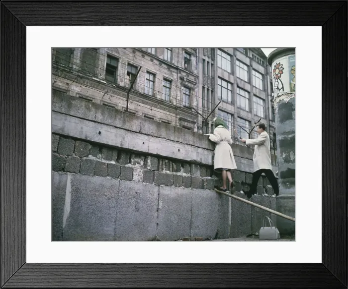 Framed Print : Couple Looking Over the Berlin Wall Framed Print : Couple Looking Over the Berlin Wall