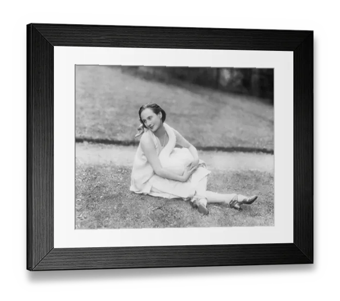 Framed Print : Anna Pavlova Holding A Swan Framed Print : Anna Pavlova Holding A Swan