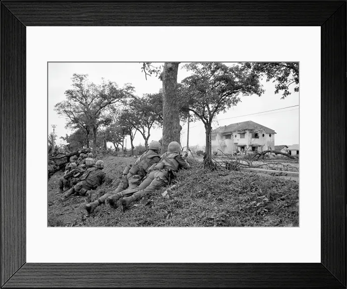 Framed Print : US Marines Move Against Viet Cong Near Hue 1968 Framed Print : US Marines Move Against Viet Cong Near Hue 1968