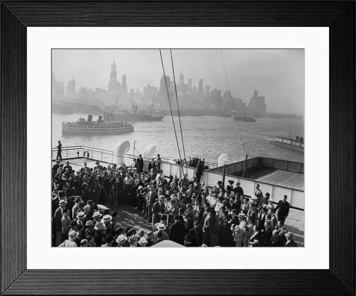 Framed Print : Olympic Champion Jesse Owens Framed Print : Olympic Champion Jesse Owens