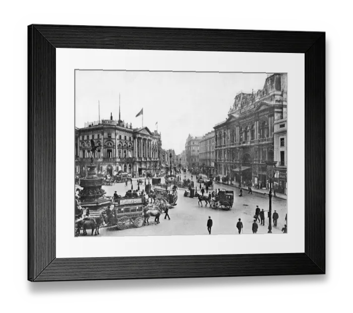 Framed Print : Picadilly Circus in London Framed Print : Picadilly Circus in London