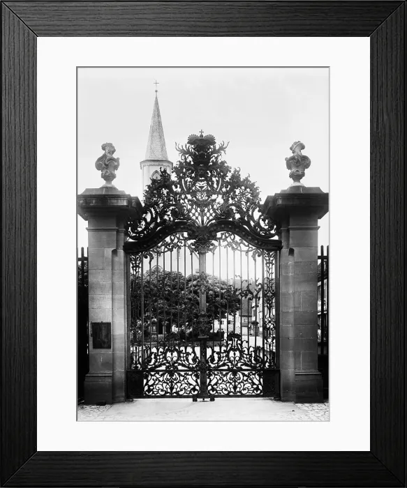 Framed Print : Castle Gate with Ornate Ironwork Framed Print : Castle Gate with Ornate Ironwork