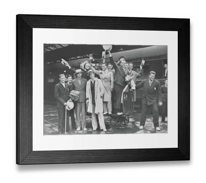 Framed Print : Olympic Heroes Arrive in Paris Framed Print : Olympic Heroes Arrive in Paris