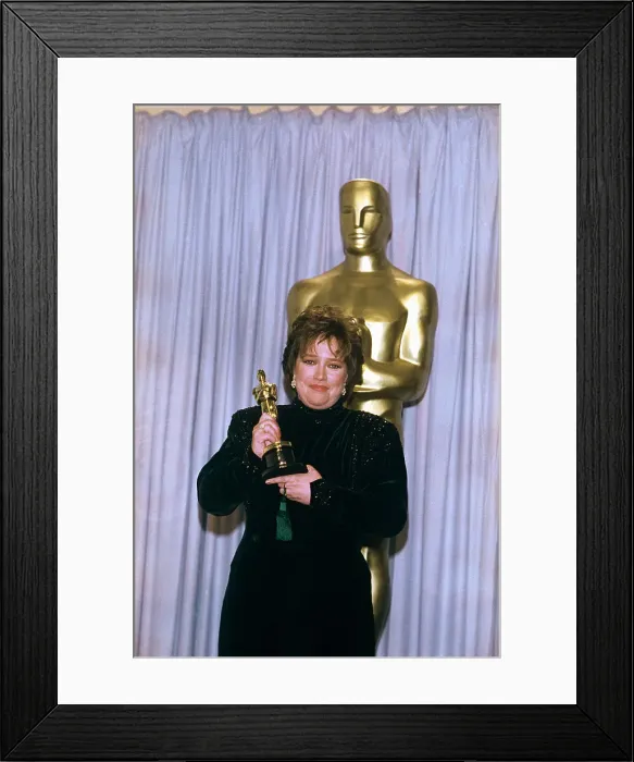 Framed Print : Kathy Bates Posing with Her Oscar Framed Print : Kathy Bates Posing with Her Oscar