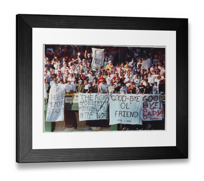 Framed Print : White Sox Fans Displaying Farewell Banners Framed Print : White Sox Fans Displaying Farewell Banners