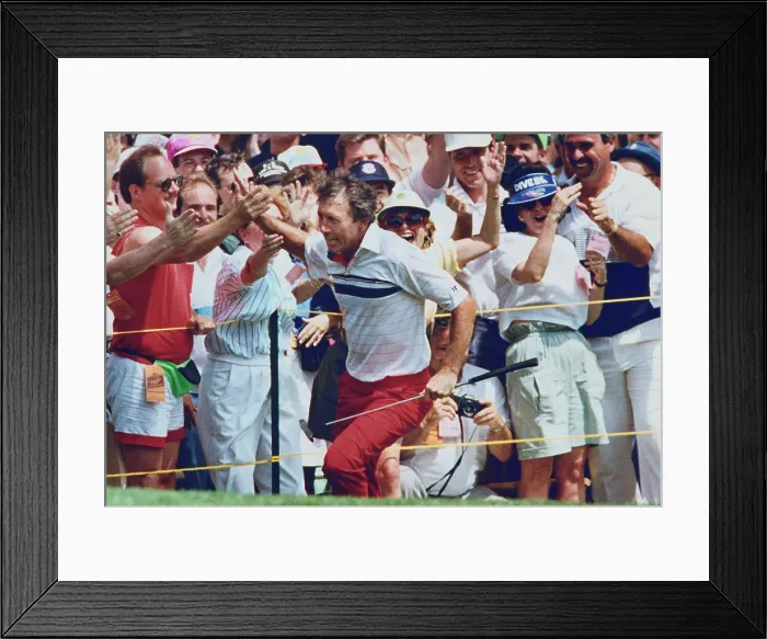 Framed Print : Hale Irwin Greeting Fans Framed Print : Hale Irwin Greeting Fans