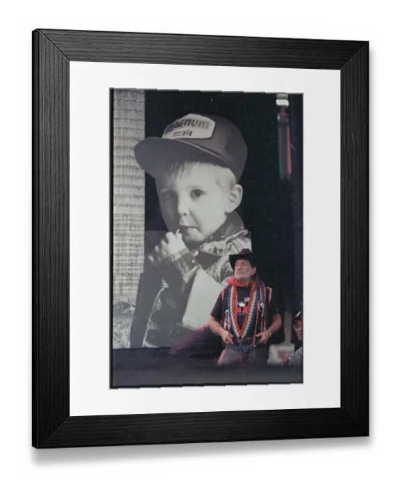 Framed Print : Willie Nelson Entertaining Framed Print : Willie Nelson Entertaining